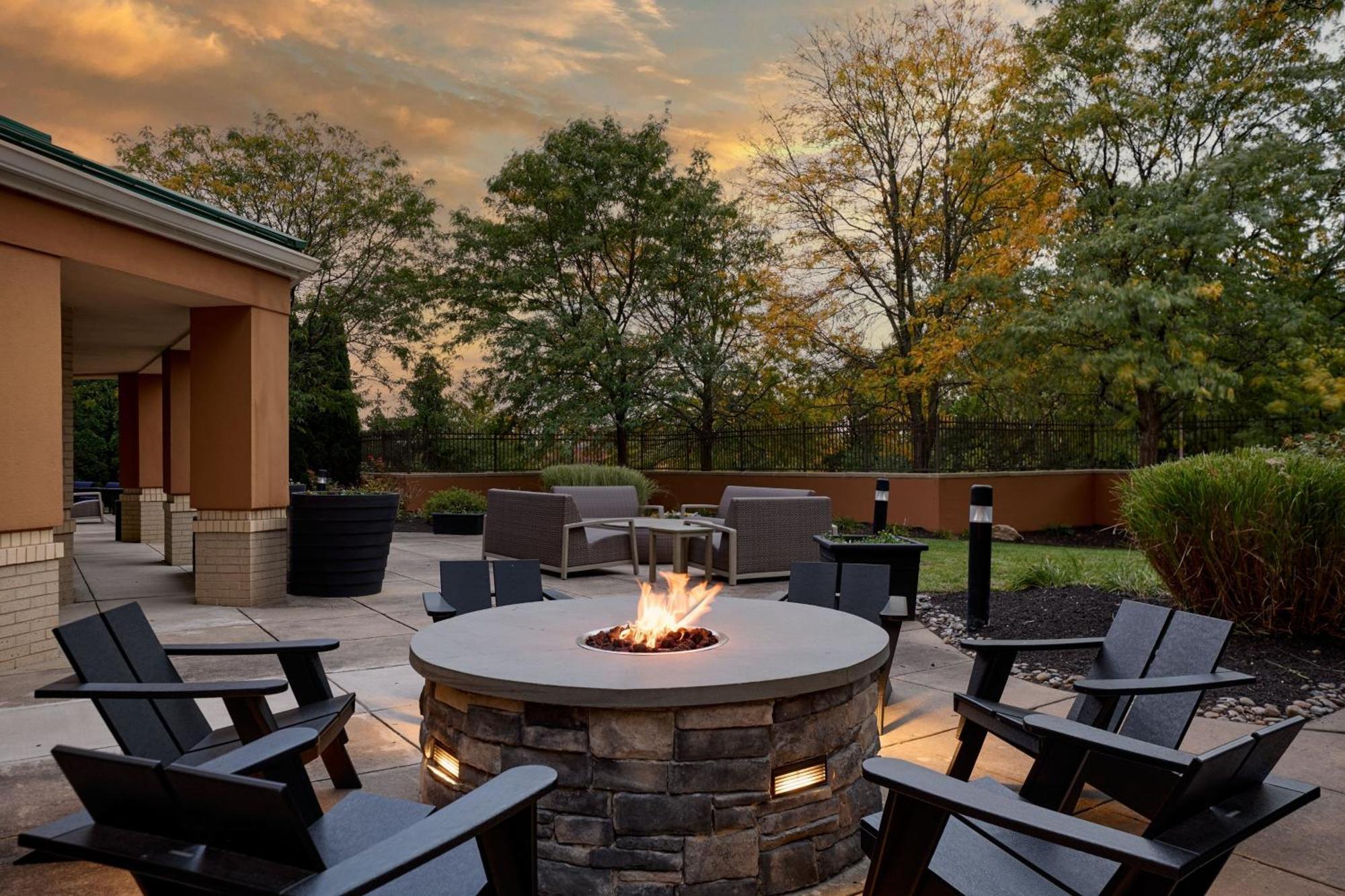 Отель Courtyard Philadelphia Плимут-Митинг Экстерьер фото